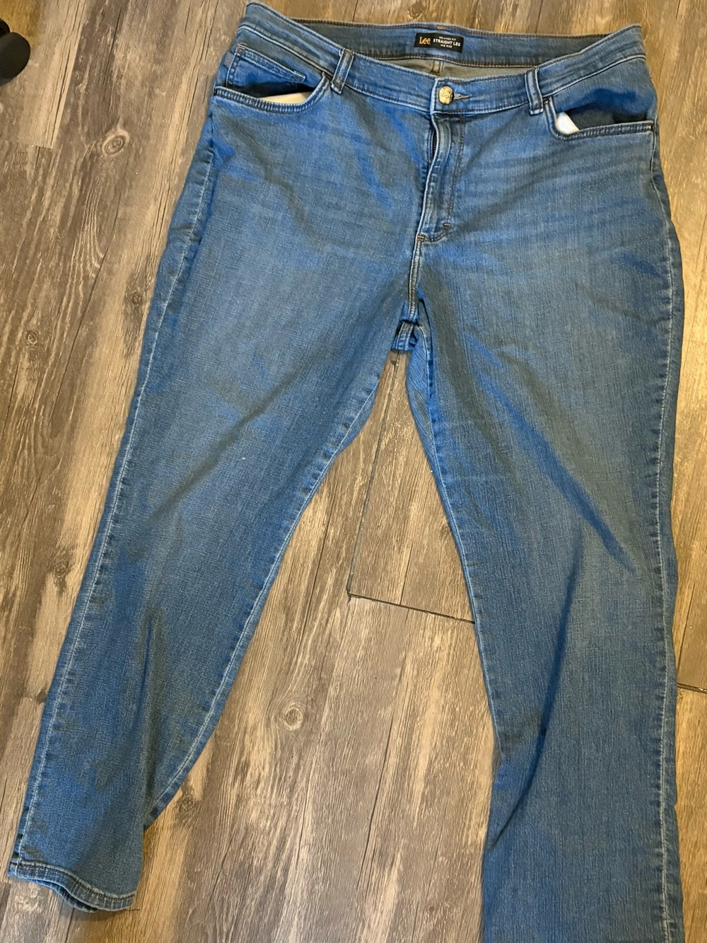 Lee Relaxed Fit Straight Leg Mid Rise Medium Wash Jeans Size 18